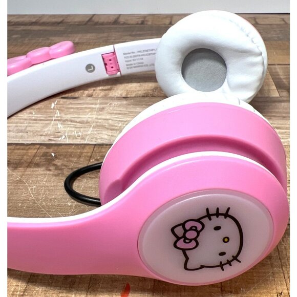 Hello Kitty Wireless Light-Up Bluetooth Headphones With Cat Ear Design - Picture 4 of 6